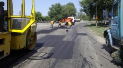 За минувшую неделю в Луганске отремонтировано порядка 3 тысяч кв.м дорожного полотна За минувшую неделю в Луганске отремонтировано порядка 3 тысяч кв.м дорожного полотна